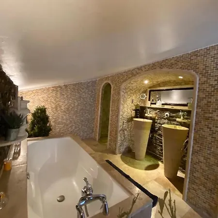 Romana Villa La Garonnette-Plage