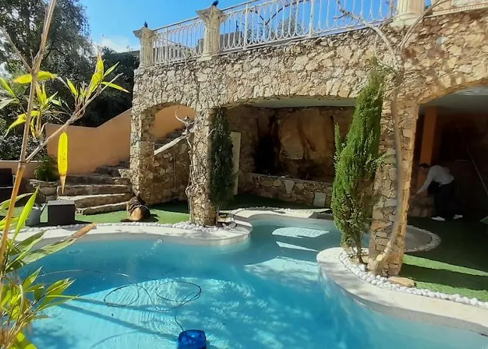 Romana فيلة *